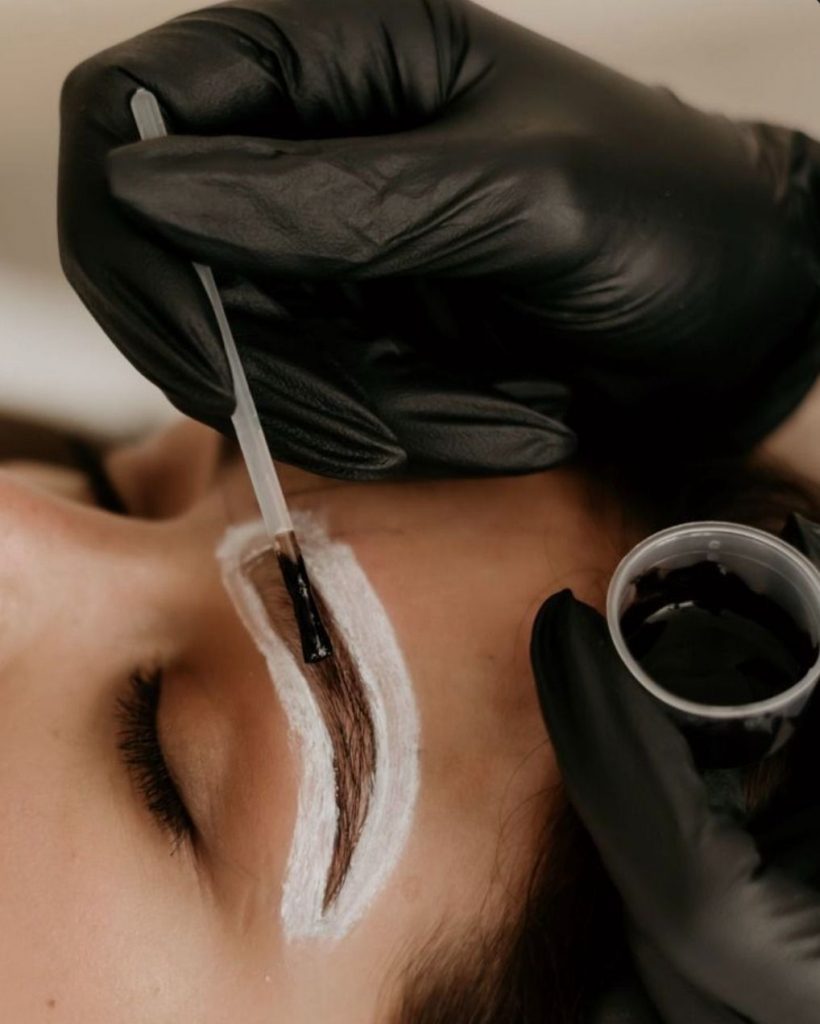 Eyebrow tinting